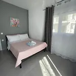 Iris Apartment *