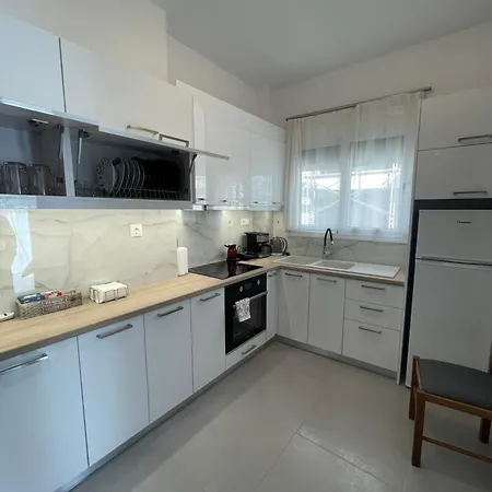 Iris Apartment *